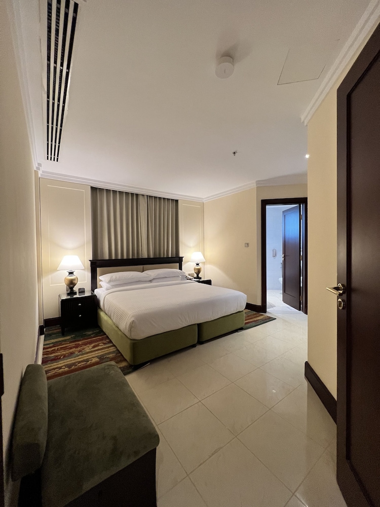 City Seasons Suites — Hotel rooms in Dubai