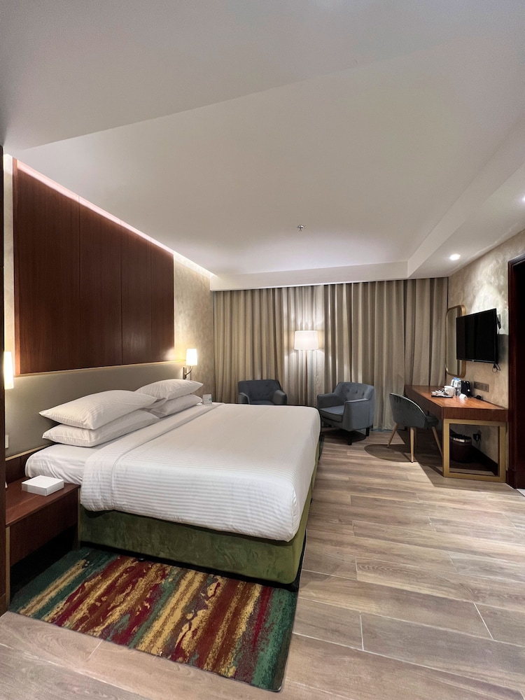 City Seasons Suites — Hotel rooms in Dubai