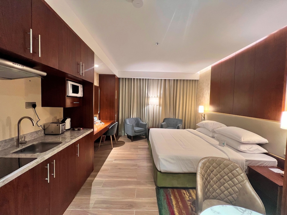 City Seasons Suites — Hotel rooms in Dubai