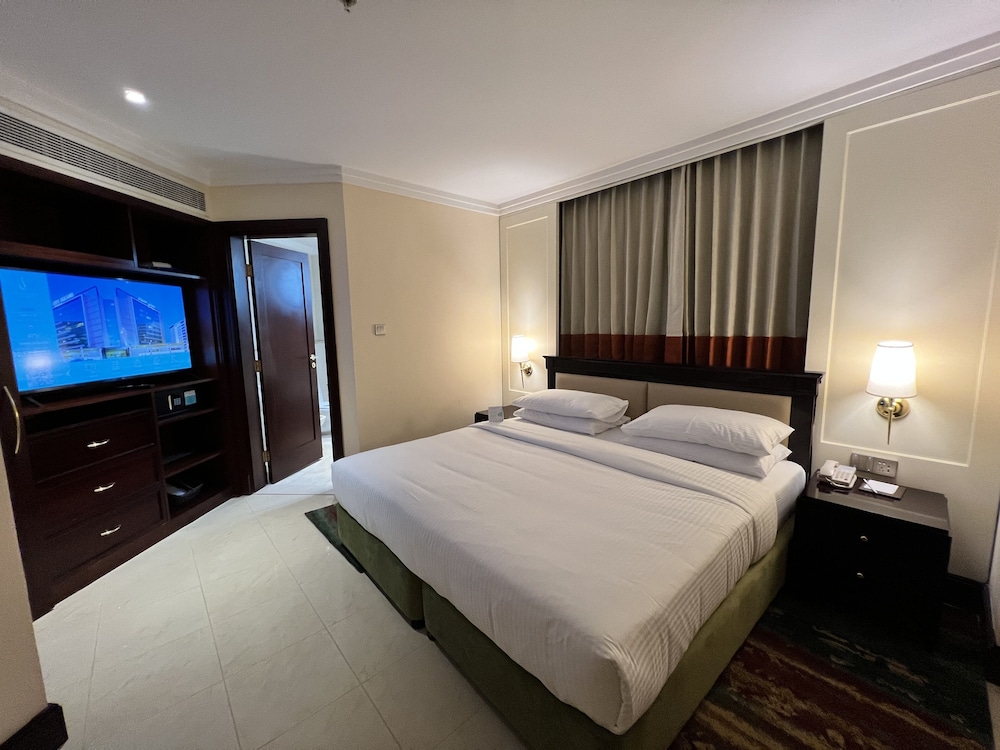 City Seasons Suites — Hotel rooms in Dubai