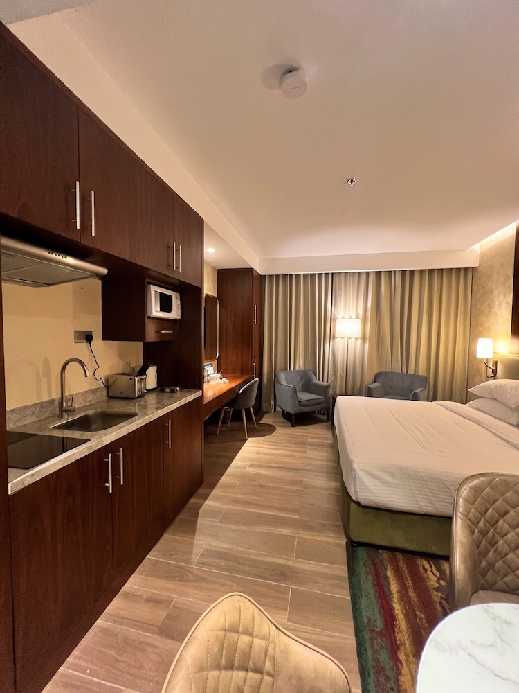 City Seasons Suites — Hotel rooms in Dubai