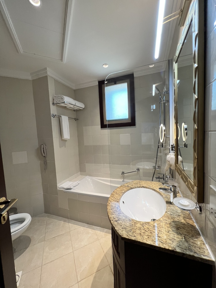 City Seasons Suites — Hotel rooms in Dubai