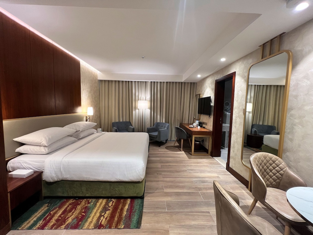 City Seasons Suites — Hotel rooms in Dubai