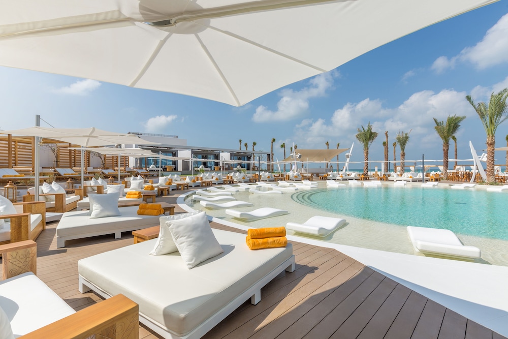 Nikki Beach Resort & Spa Dubai — Swimming pool in Dubai