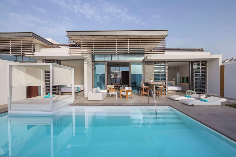Nikki Beach Resort & Spa Dubai — Swimming pool in Dubai