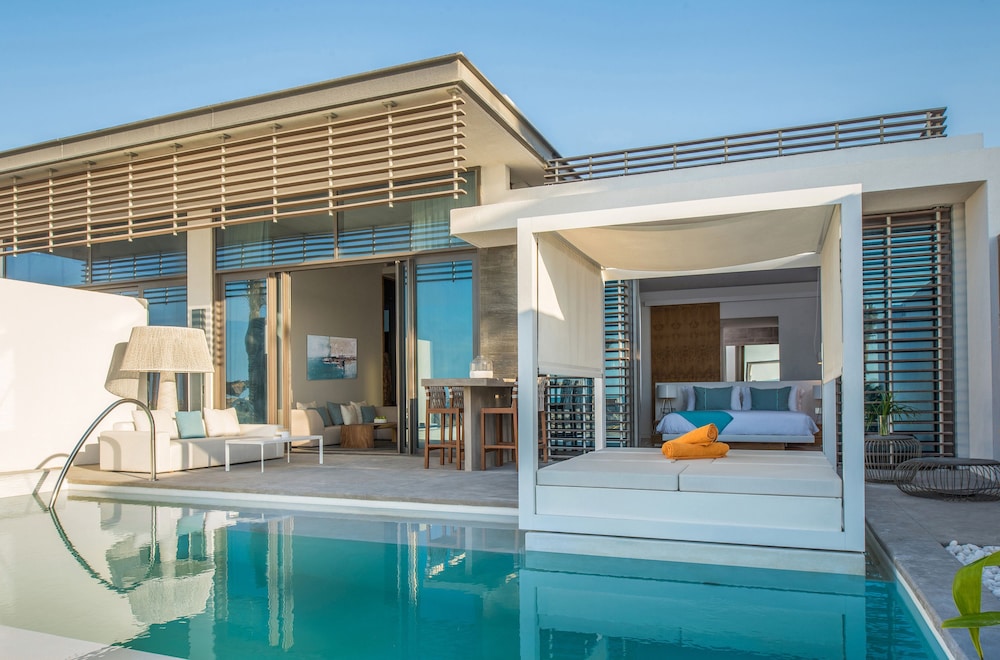 Nikki Beach Resort & Spa Dubai — Swimming pool in Dubai