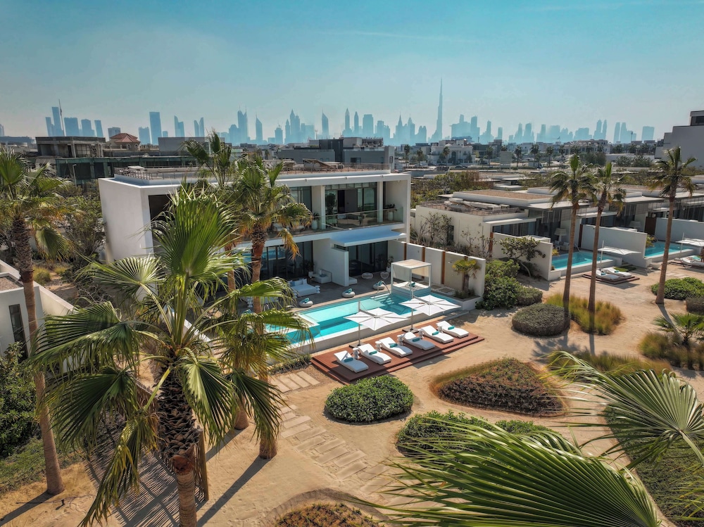 Nikki Beach Resort & Spa Dubai — Swimming pool in Dubai