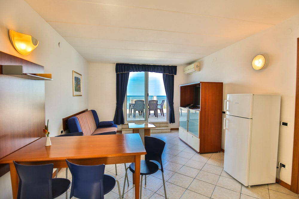 Splendid Golden Rocks Resort — Hotel rooms in Pula, Istria
