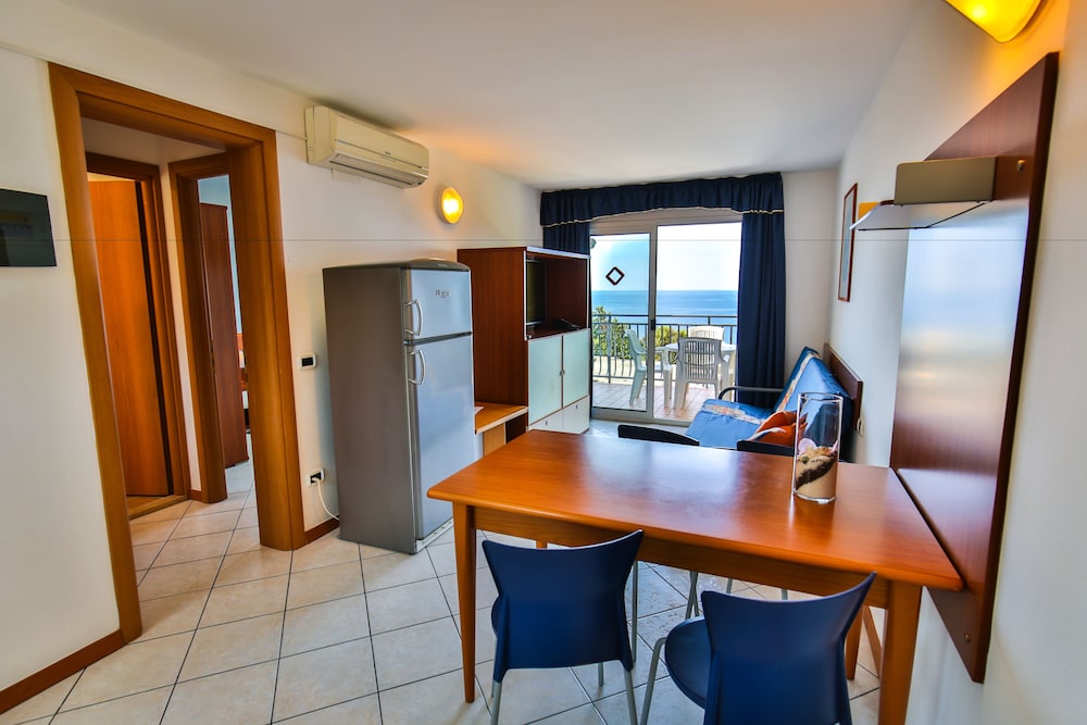 Splendid Golden Rocks Resort — Hotel rooms in Pula, Istria