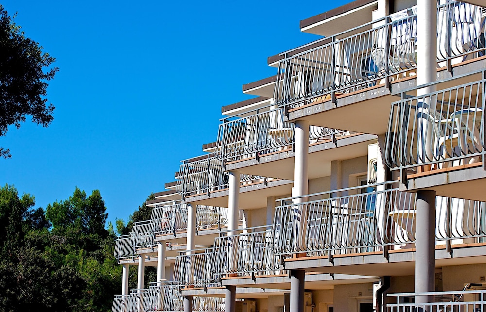 Splendid Golden Rocks Resort — Hotel building in Pula, Istria