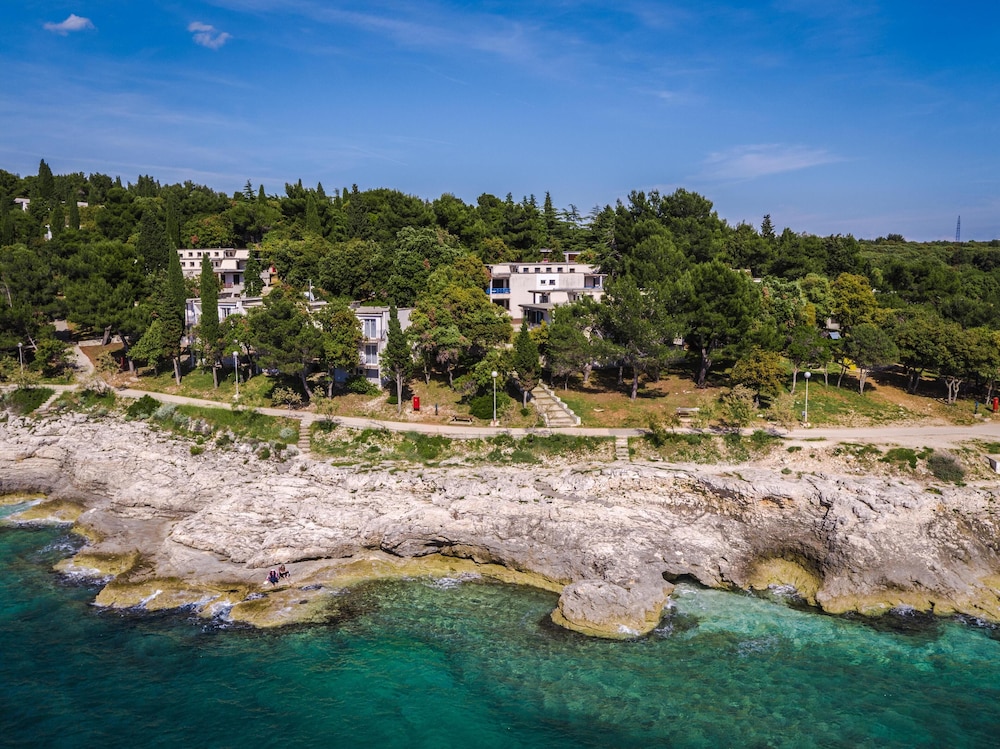 Splendid Golden Rocks Resort — Hotel building in Pula, Istria
