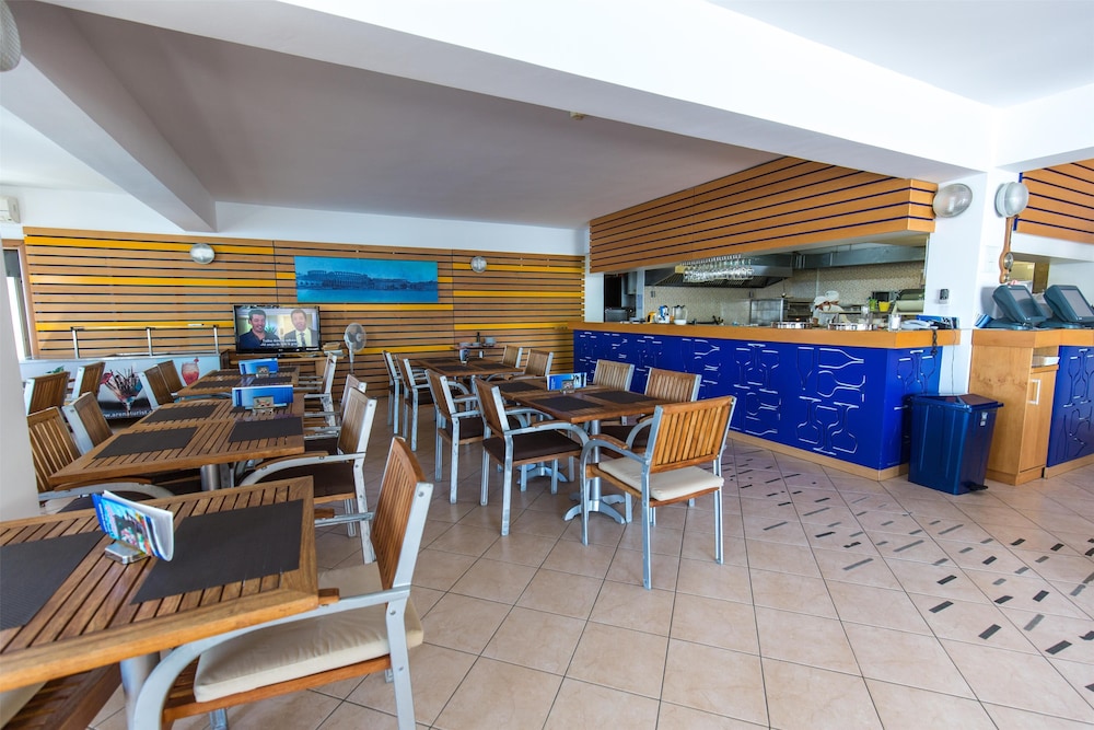 Splendid Golden Rocks Resort — Restaurant & bars in Pula, Istria