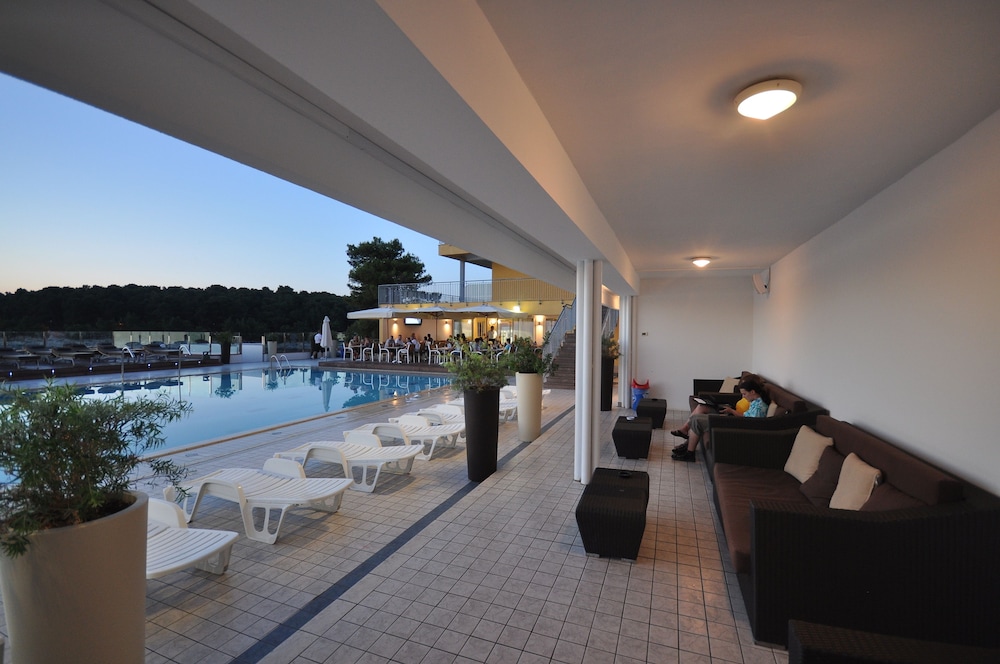Splendid Golden Rocks Resort — Swimming pool in Pula, Istria