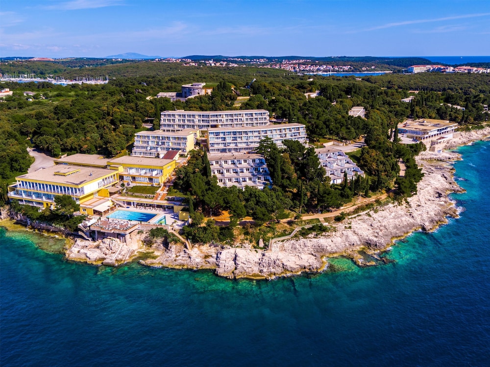 Splendid Golden Rocks Resort — Main photo in Pula, Istria