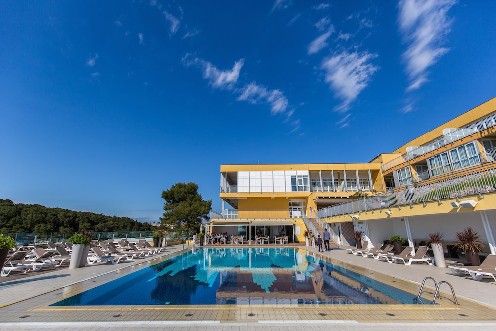 Splendid Golden Rocks Resort — Swimming pool in Pula, Istria