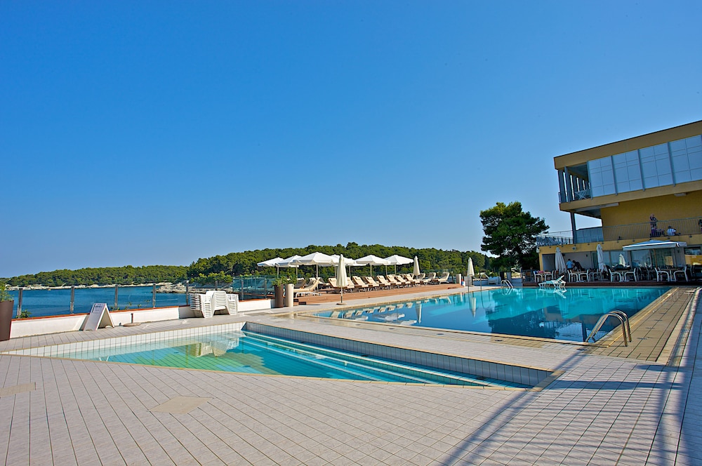 Splendid Golden Rocks Resort — Swimming pool in Pula, Istria
