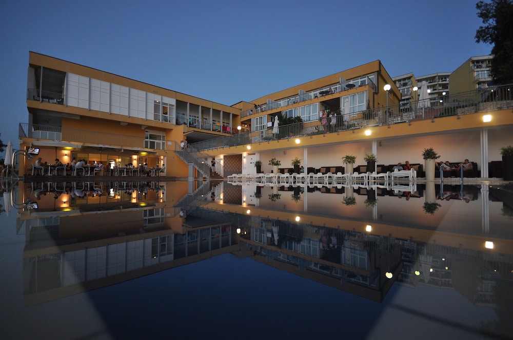Splendid Golden Rocks Resort — Hotel building in Pula, Istria