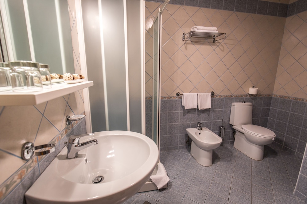 Splendid Golden Rocks Resort — Hotel rooms in Pula, Istria
