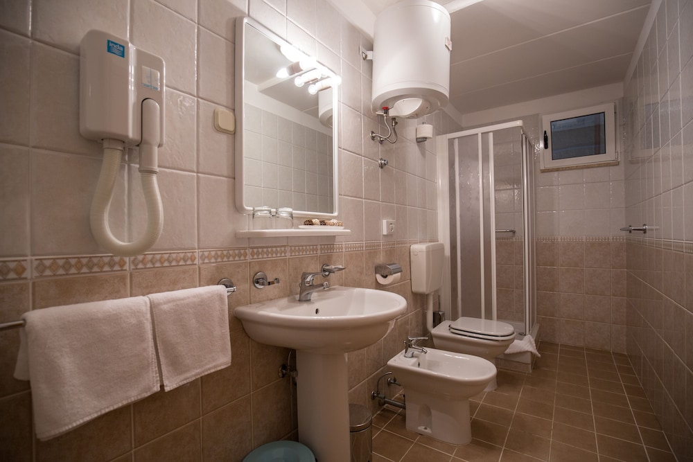 Splendid Golden Rocks Resort — Hotel rooms in Pula, Istria