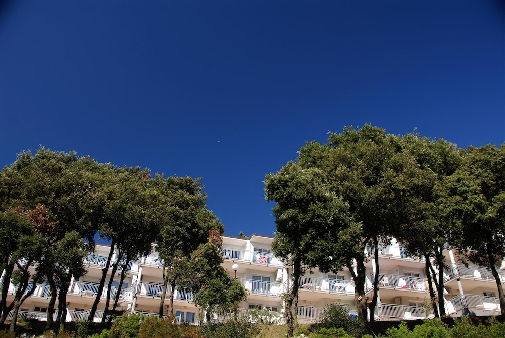Splendid Golden Rocks Resort — Hotel building in Pula, Istria