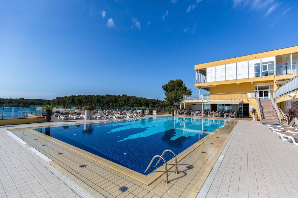 Splendid Golden Rocks Resort — Swimming pool in Pula, Istria