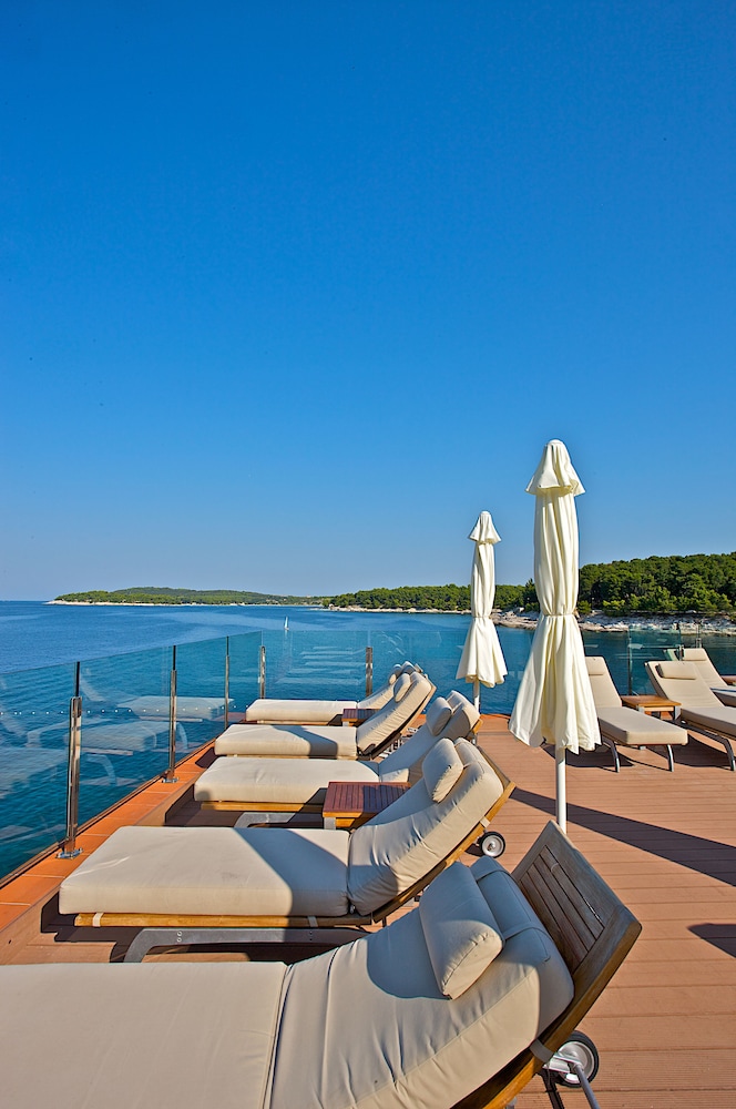 Splendid Golden Rocks Resort — Beach in Pula, Istria