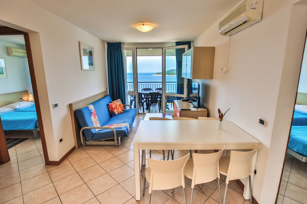 Splendid Golden Rocks Resort — Hotel rooms in Pula, Istria