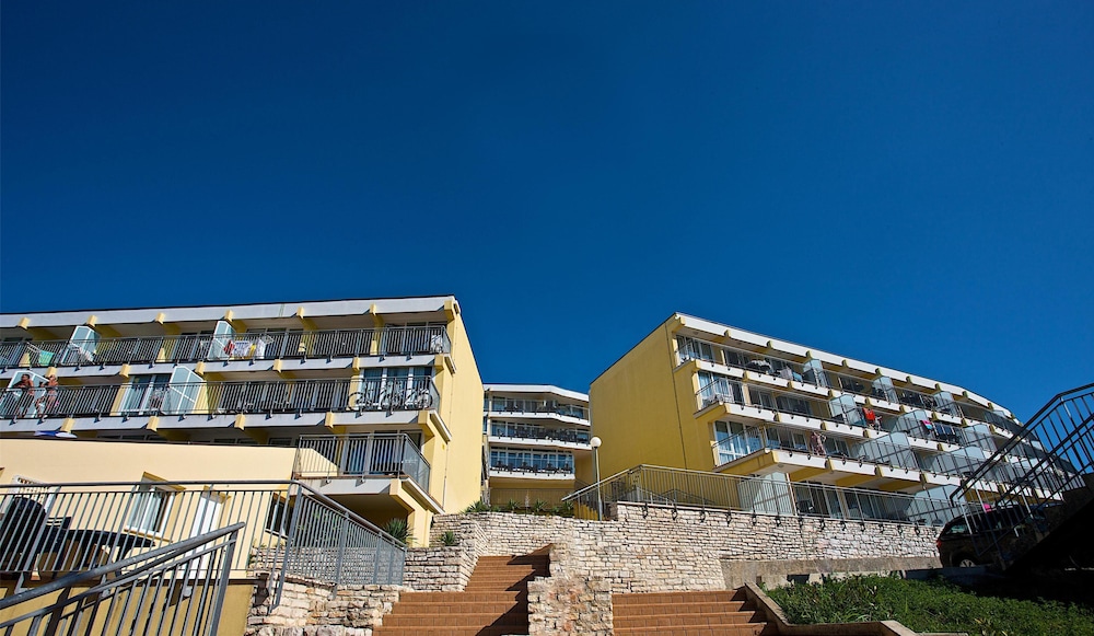 Splendid Golden Rocks Resort — Hotel building in Pula, Istria