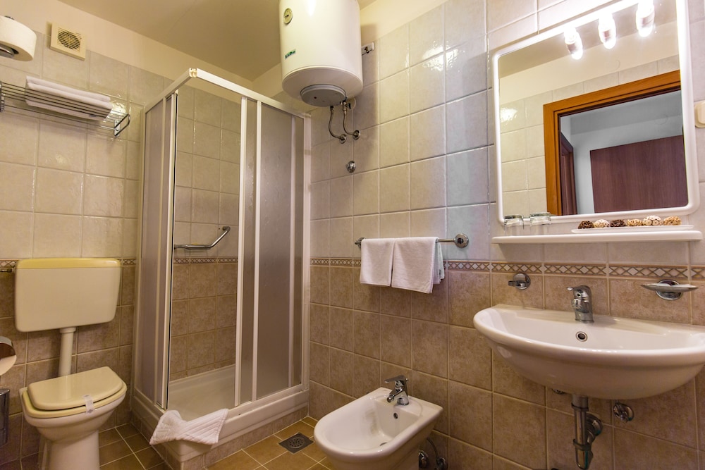 Splendid Golden Rocks Resort — Hotel rooms in Pula, Istria