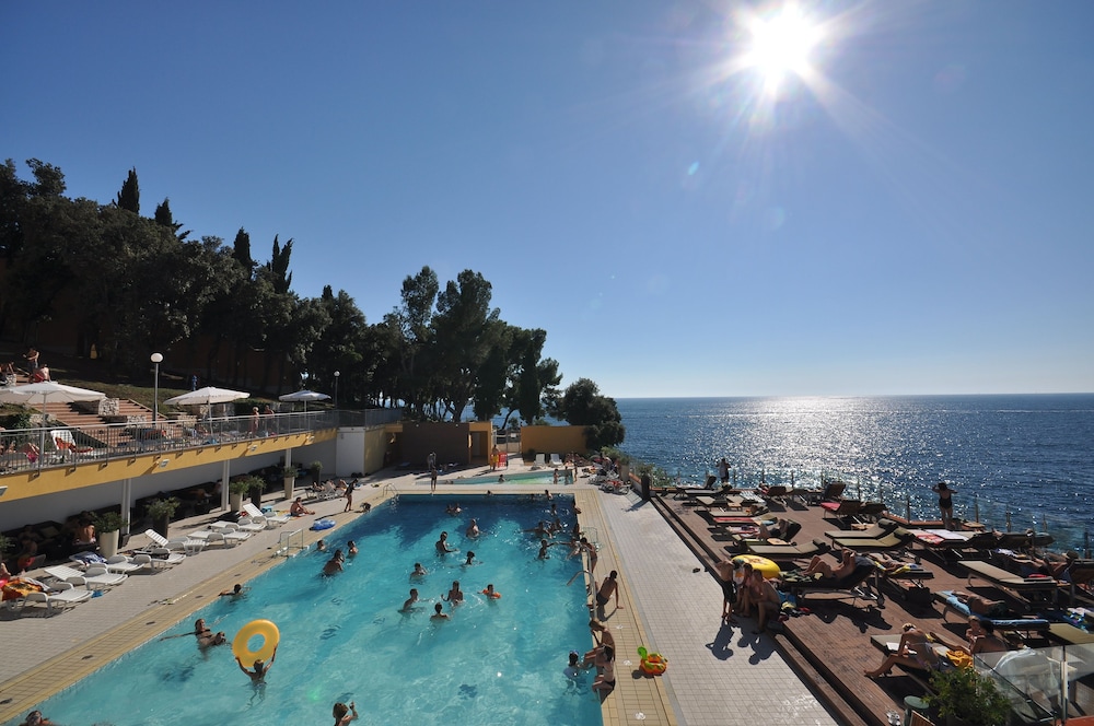 Splendid Golden Rocks Resort — Swimming pool in Pula, Istria