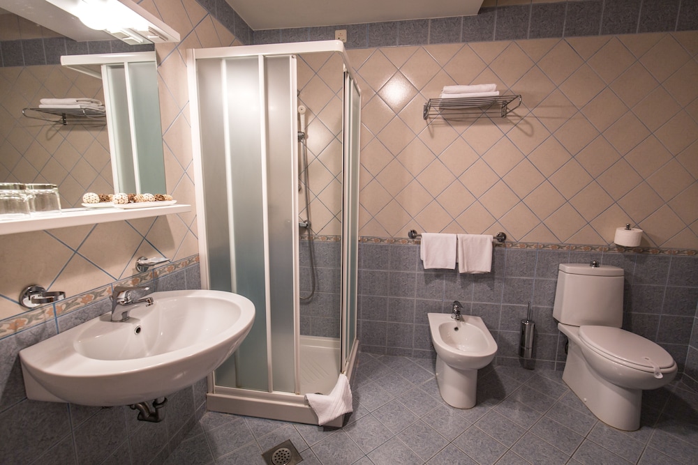 Splendid Golden Rocks Resort — Hotel rooms in Pula, Istria