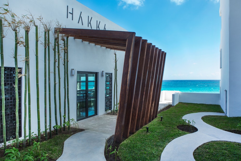 Oleo Cancun Playa All Inclusive Resort — Restaurant & bars in Cancun, Quintana Roo