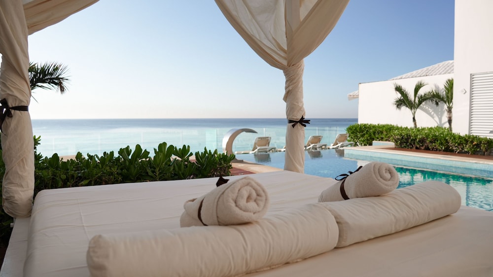 Oleo Cancun Playa All Inclusive Resort — Swimming pool in Cancun, Quintana Roo