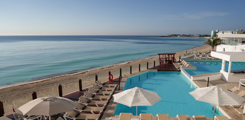 Oleo Cancun Playa All Inclusive Resort — Swimming pool in Cancun, Quintana Roo