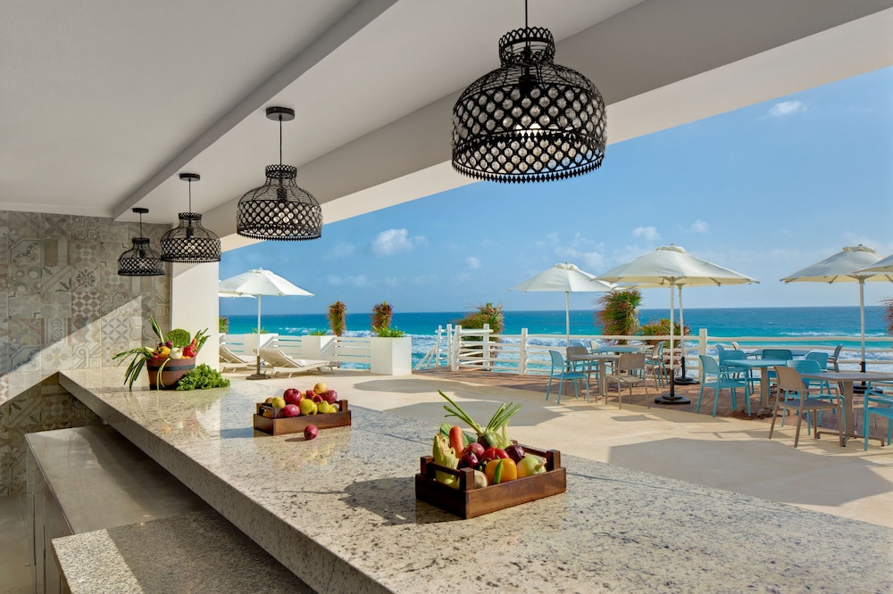 Oleo Cancun Playa All Inclusive Resort — Restaurant & bars in Cancun, Quintana Roo