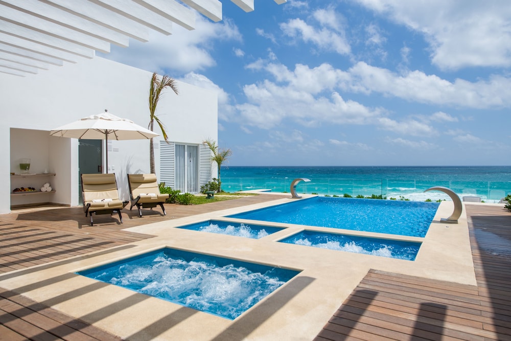 Oleo Cancun Playa All Inclusive Resort — Swimming pool in Cancun, Quintana Roo