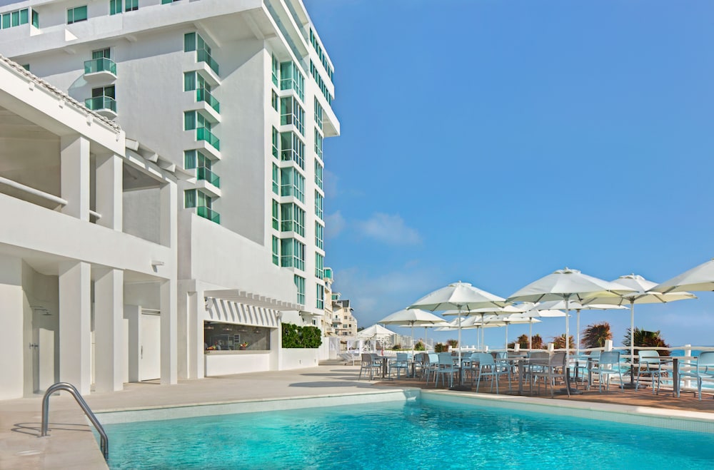 Oleo Cancun Playa All Inclusive Resort — Swimming pool in Cancun, Quintana Roo