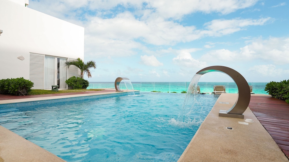 Oleo Cancun Playa All Inclusive Resort — Swimming pool in Cancun, Quintana Roo