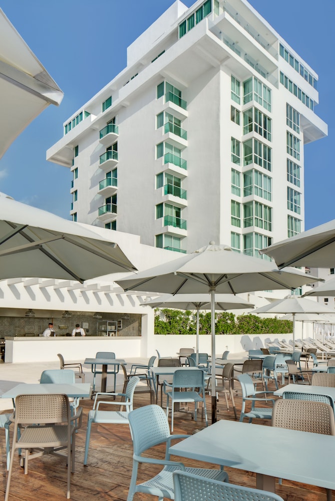 Oleo Cancun Playa All Inclusive Resort — Restaurant & bars in Cancun, Quintana Roo