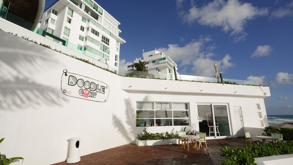 Oleo Cancun Playa All Inclusive Resort — Hotel building in Cancun, Quintana Roo