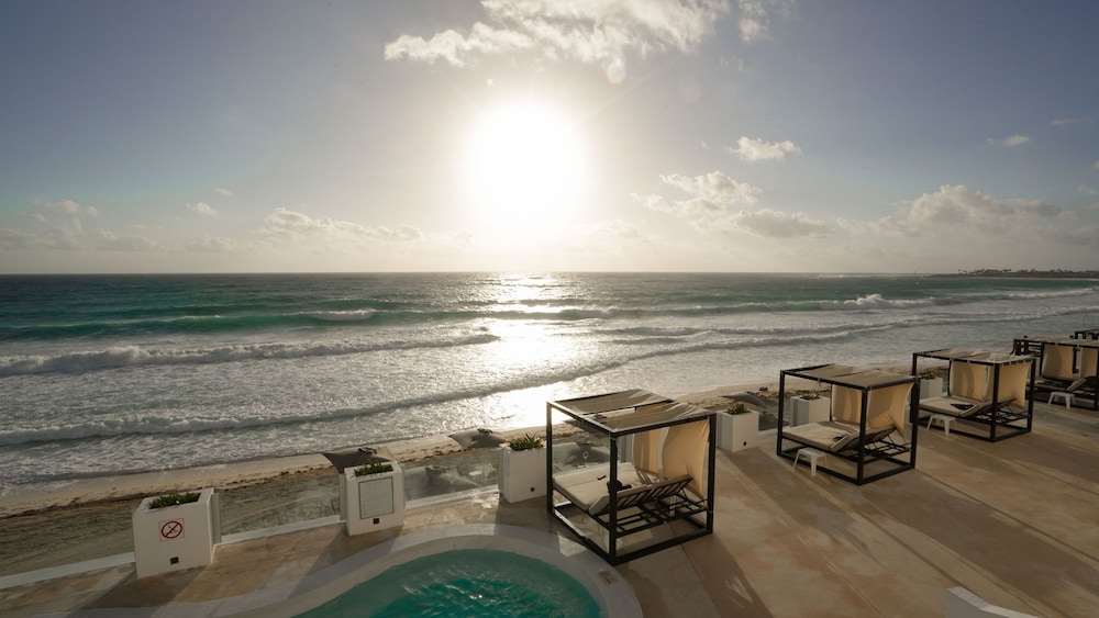 Oleo Cancun Playa All Inclusive Resort — Beach in Cancun, Quintana Roo