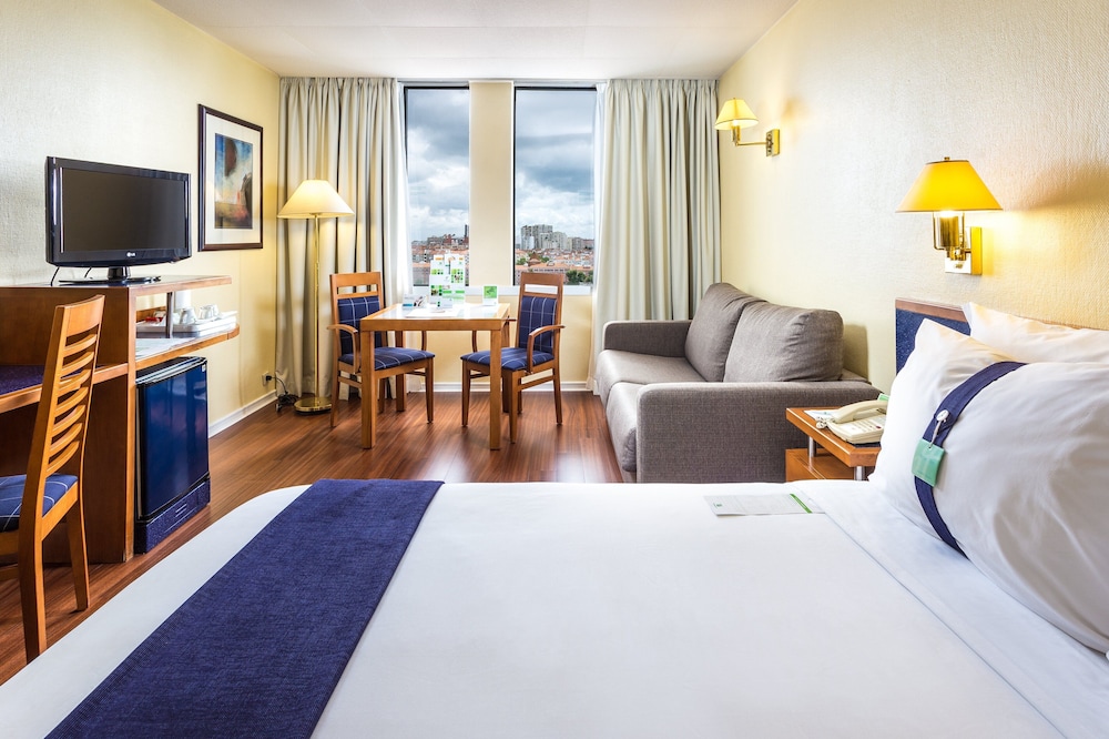 Holiday Inn Lisbon by IHG — Hotel rooms in Lisbon, Lisboa