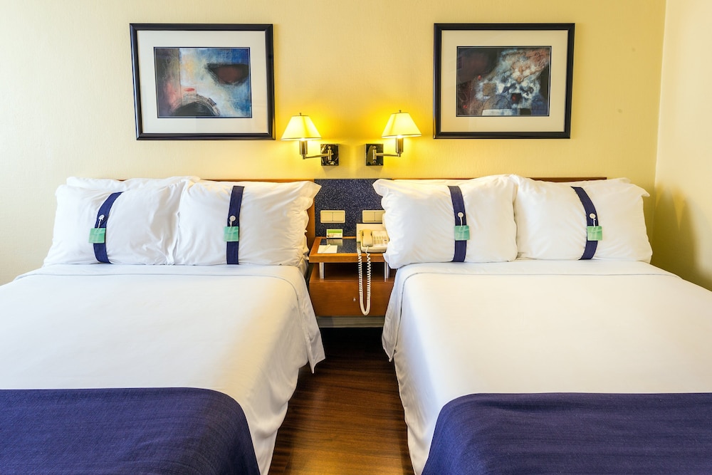 Holiday Inn Lisbon by IHG — Hotel rooms in Lisbon, Lisboa