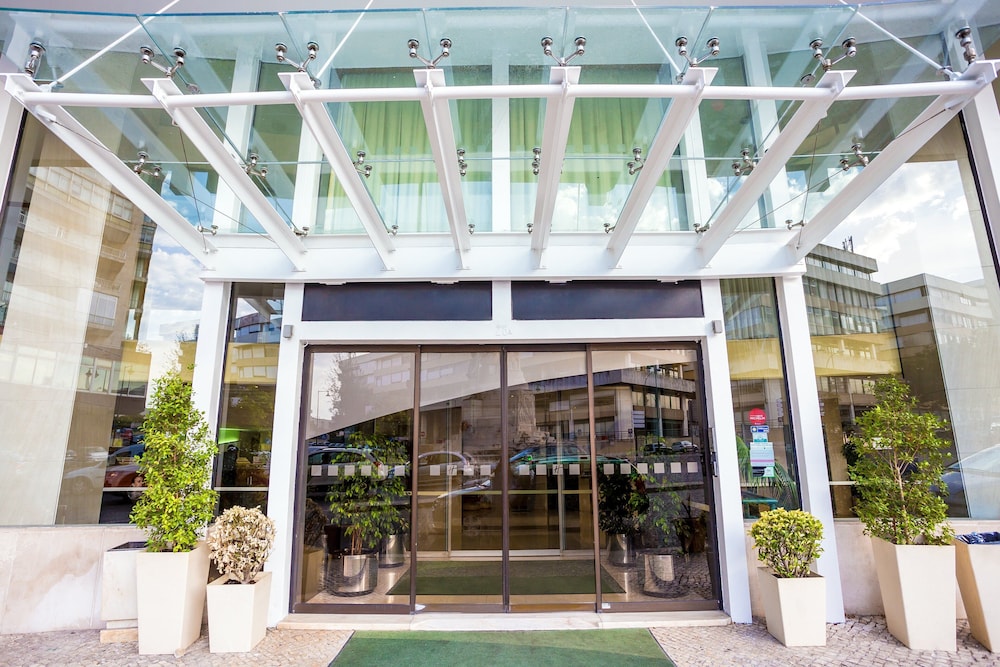 Holiday Inn Lisbon by IHG — Hotel building in Lisbon, Lisboa