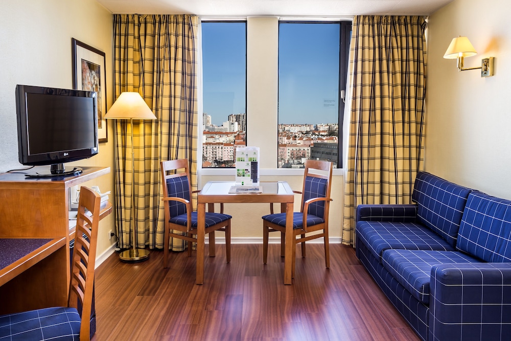 Holiday Inn Lisbon by IHG — Hotel rooms in Lisbon, Lisboa