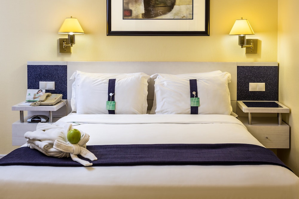 Holiday Inn Lisbon by IHG — Hotel rooms in Lisbon, Lisboa