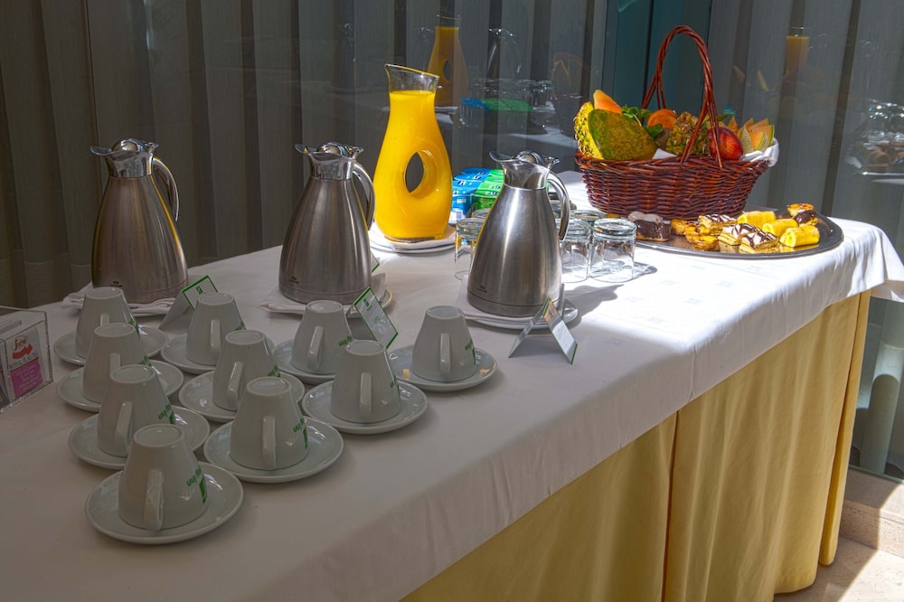 Holiday Inn Lisbon by IHG — Restaurant & bars in Lisbon, Lisboa
