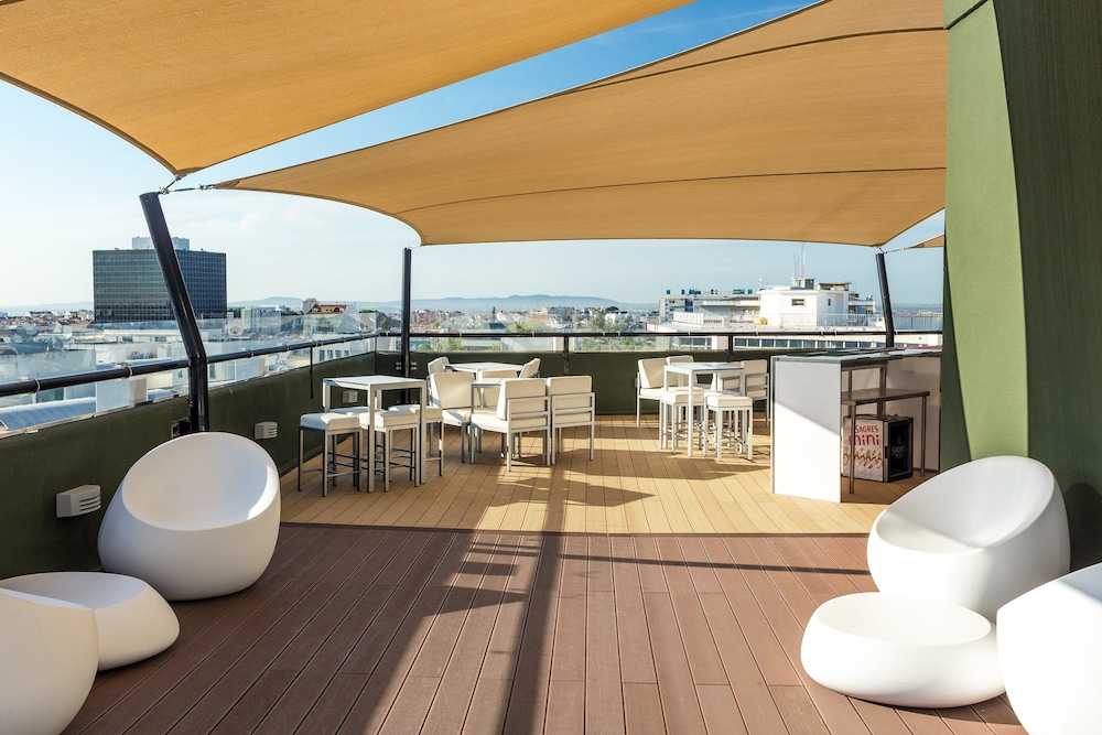 Holiday Inn Lisbon by IHG — Restaurant & bars in Lisbon, Lisboa