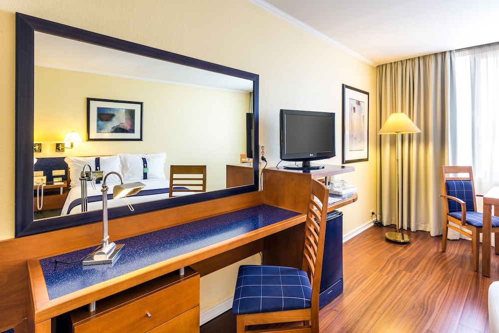 Holiday Inn Lisbon by IHG — Hotel rooms in Lisbon, Lisboa