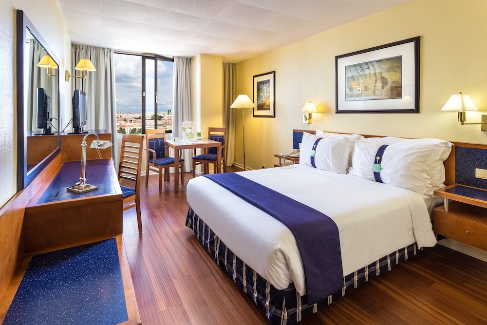 Holiday Inn Lisbon by IHG — Hotel rooms in Lisbon, Lisboa